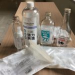 消毒用アルコールとスプレーボトルを子どもたちに配布しました